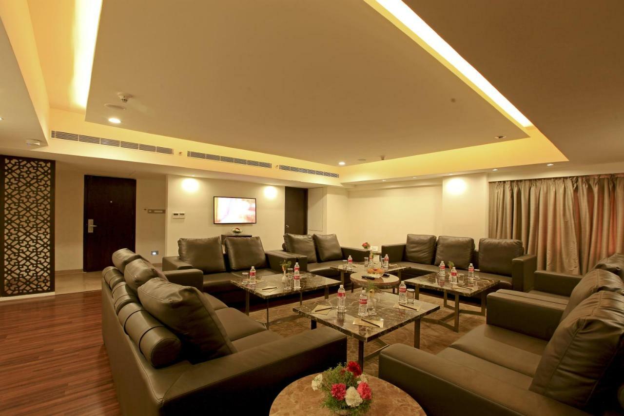 Goutham Grand Hotel Tenali Екстер'єр фото